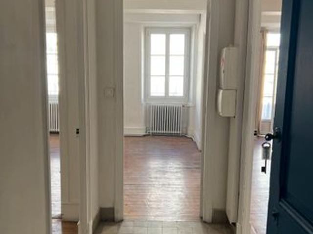 Appartement 88m² au deuxiéme étage d'une petite copropriété avec balcon plus cave