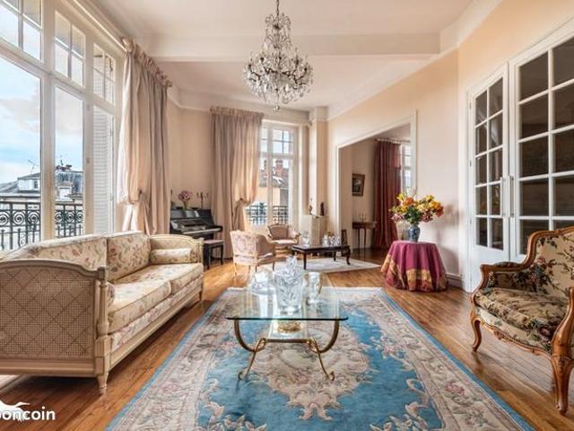 Appartement 8 pièces 153 m²