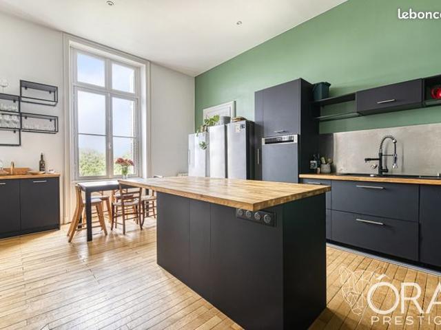 Appartement 8 pièces 180 m²