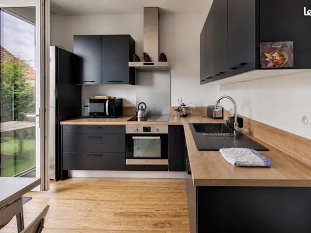 Studio 8 pièces 180 m²