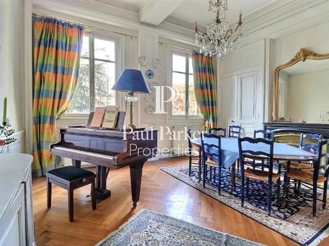 Appartement 8 pièces 197 m²