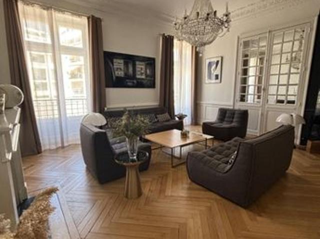 Appartement 8 pièces 207 m²