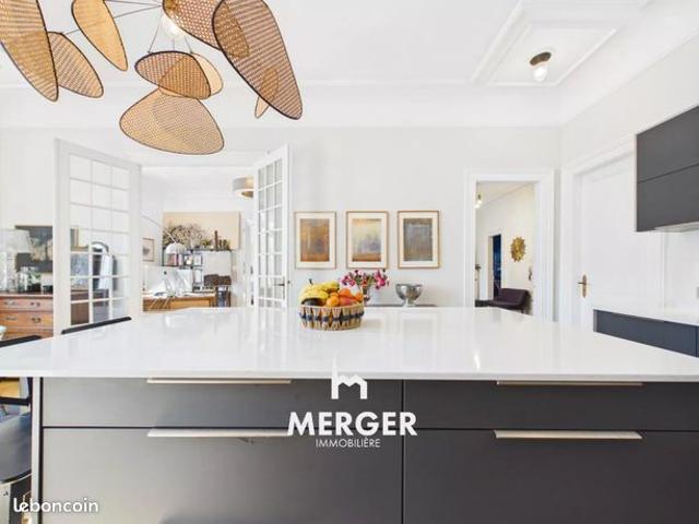 Appartement 8 pièces 230 m²