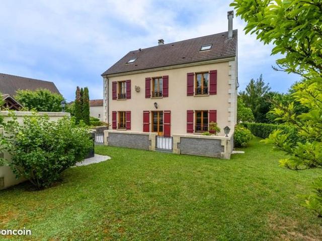 Appartement 8 pièces 214 m²