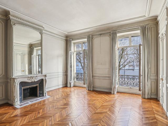 Appartement 8 pièces 216 m²