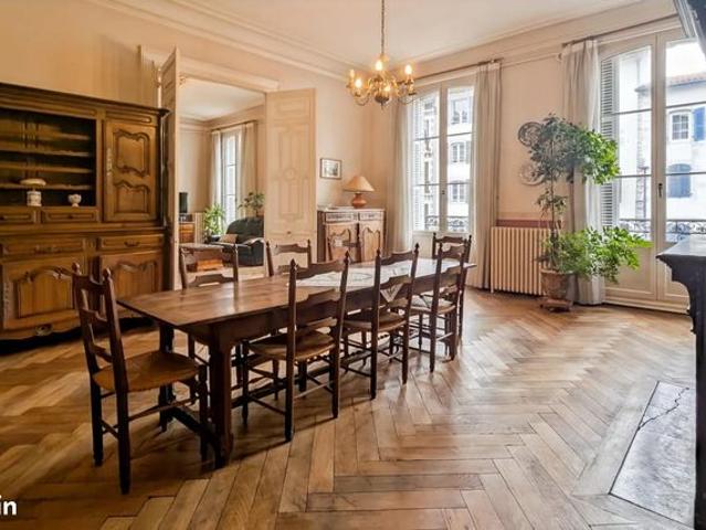 Appartement 8 pièces 232 m²