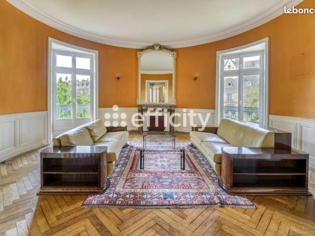 Appartement 8 pièces 232 m²