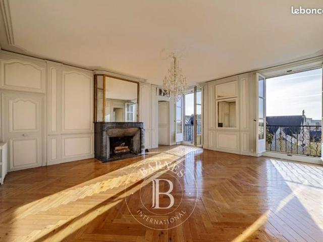 Appartement 8 pièces 239 m²
