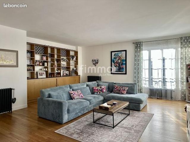 Appartement 8 pièces 247 m²
