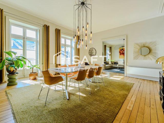 Appartement 8 pièces 250 m²