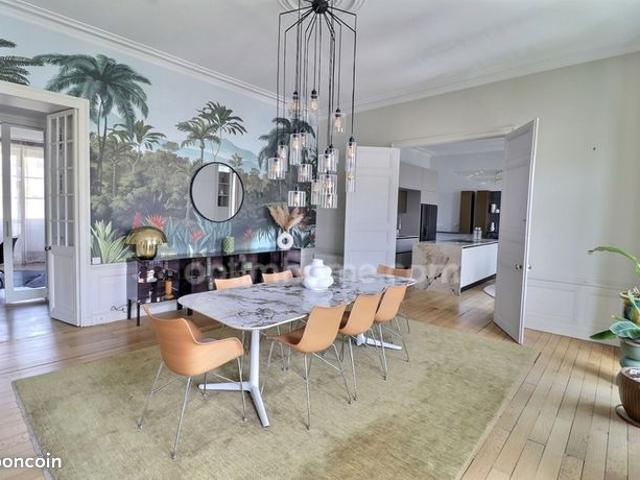 Appartement 8 pièces 250 m²