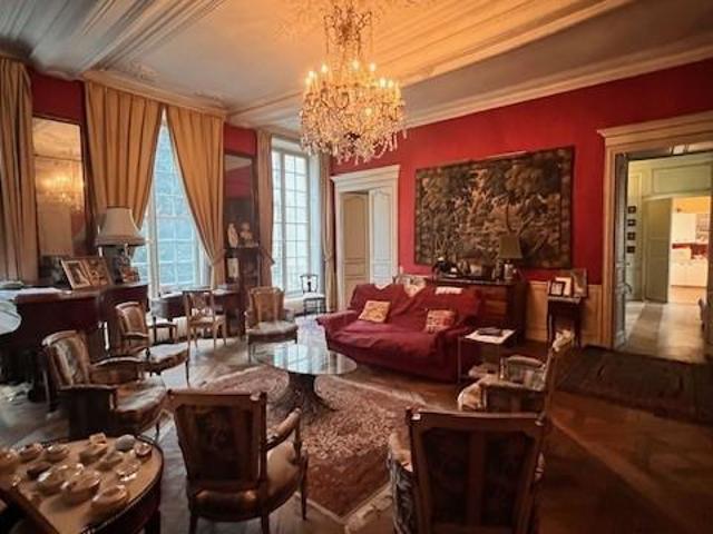 Appartement 8 pièces 252 m²