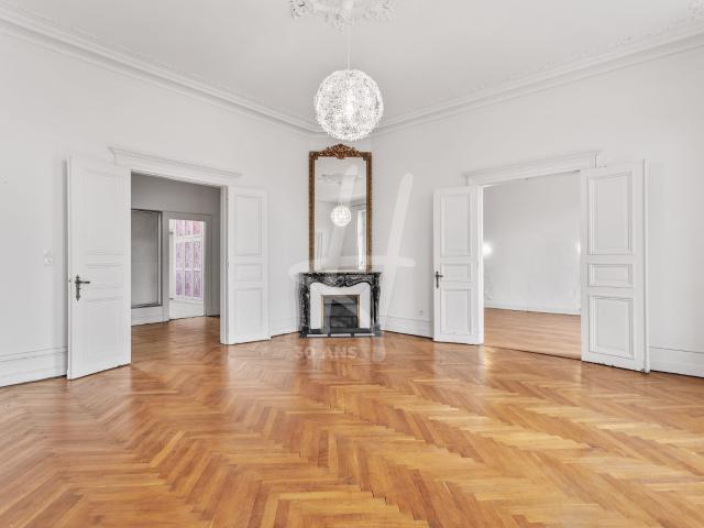 Appartement 8 pièces 257 m²
