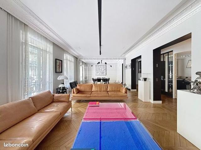 Appartement 8 pièces 258 m²
