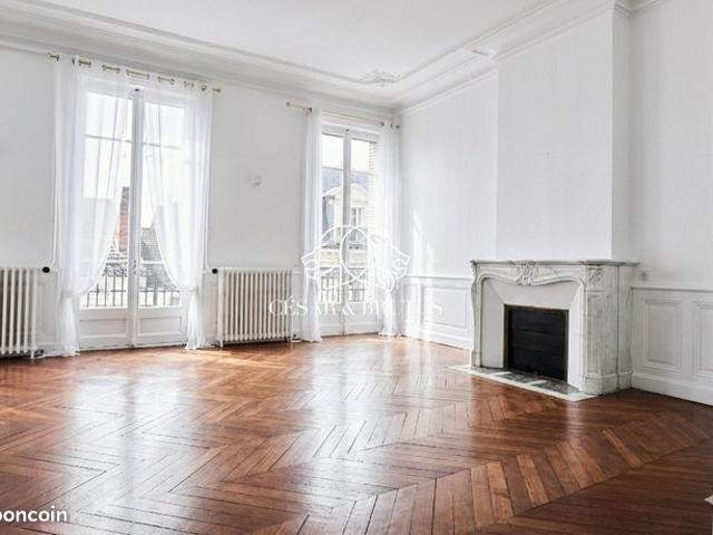 Appartement 8 pièces 266 m²