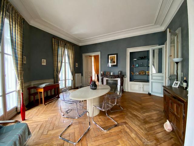 Appartement 8 pièces 313 m²