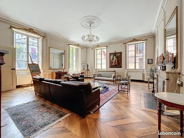 Appartement 8 pièces 356 m²