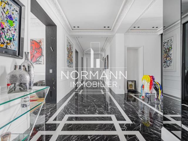 Appartement 8 pièces 385 m²