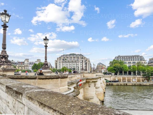 Appartement 97 m2 Paris 1er