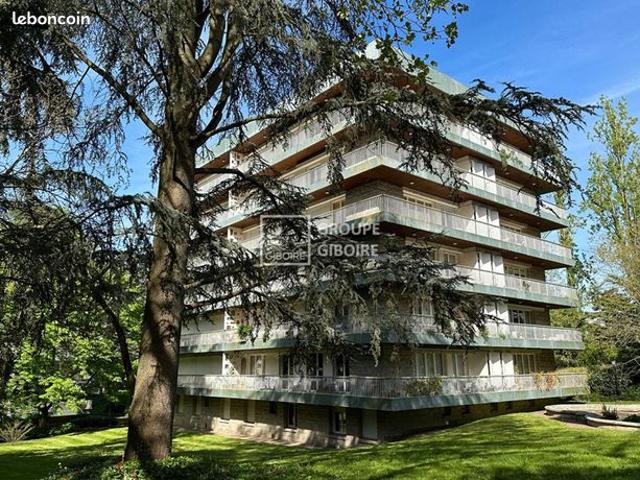 Appartement 9 pièces 208 m²
