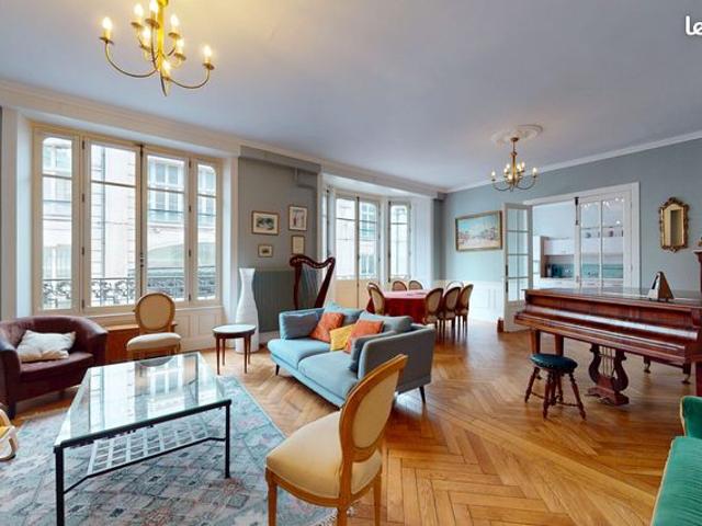 Appartement 9 pièces 218 m²