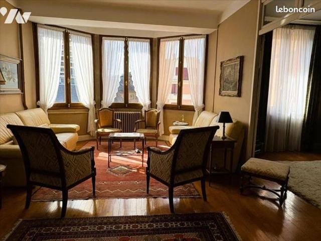 Appartement 9 pièces 220 m²