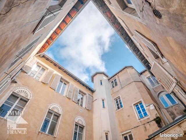 Appartement 9 pièces 224 m²