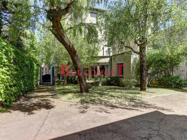 Appartement 9 pièces 242 m²