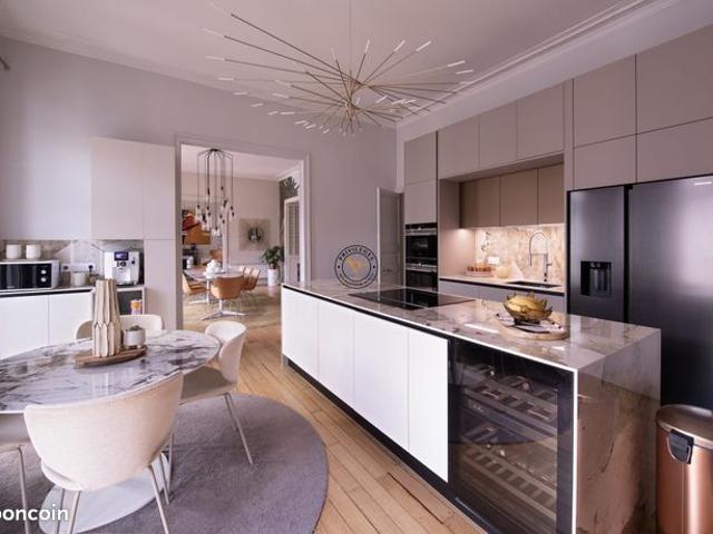 Appartement 9 pièces 250 m²