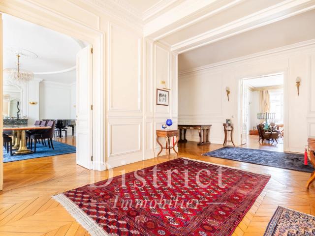 Appartement 9 pièces 375 m²
