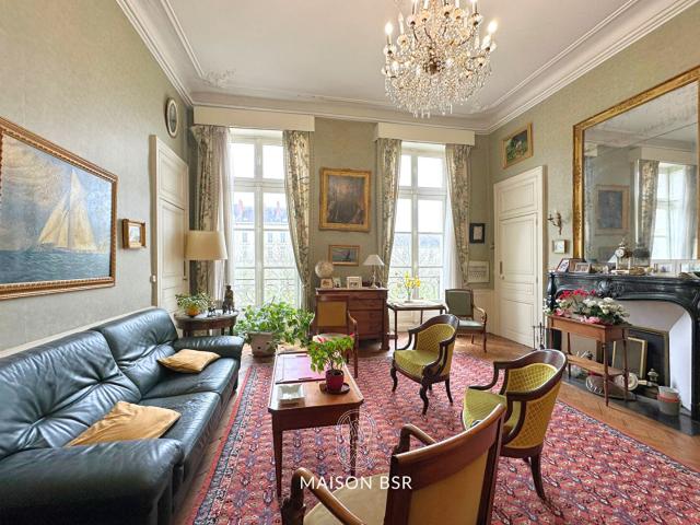 Appartement 10 pièces 230 m²
