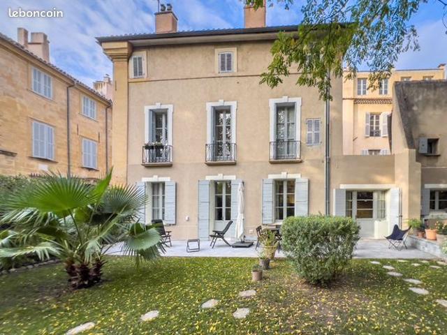 Appartement 10 pièces 231 m²