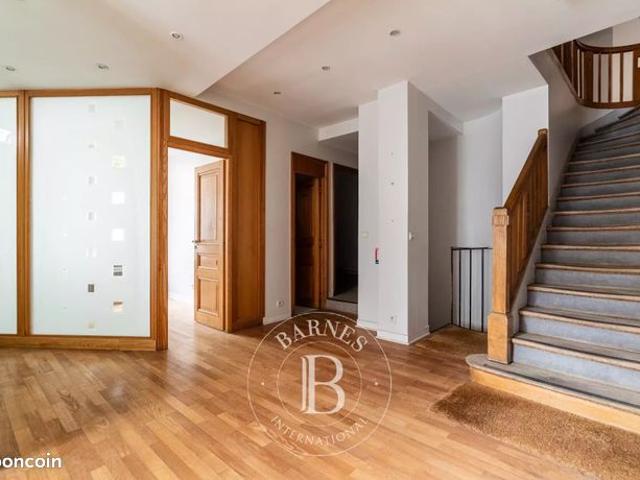 Appartement 10 pièces 232 m²