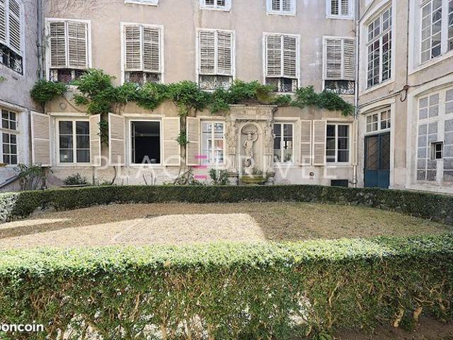 Appartement 10 pièces 266 m²