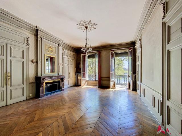 Appartement 10 pièces 294 m²