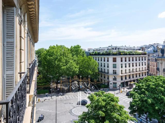 Appartement 10 pièces 384 m²