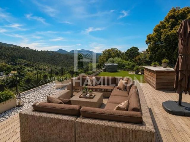 Dernier étage avec toit terrasse: vue spectaculaire sur l'Estérel et aperçu mer