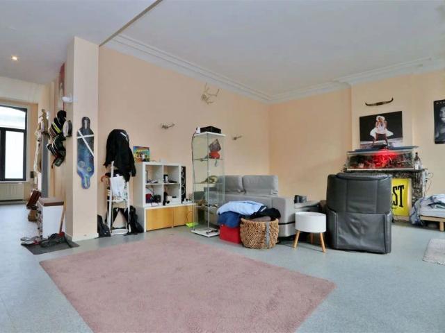 Appartement 110m² te centrum Halle met terras