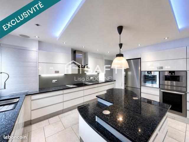Appartement 11 pièces 200 m²