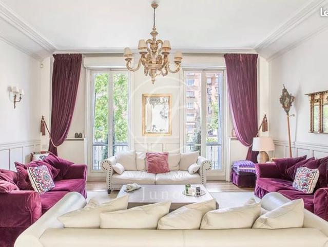 Appartement 11 pièces 321 m²