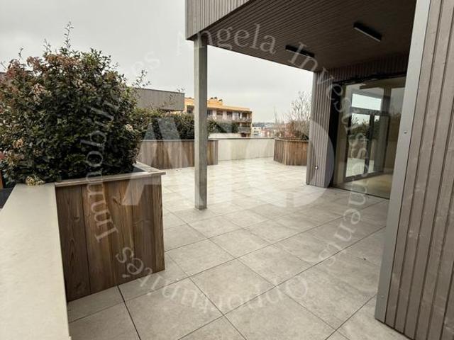 APPARTEMENT 121M2 EN DERNIER ÉTAGE AVEC TERRASSE ET 3 GARAGE