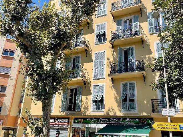 Appartement 12 pièces 180 m²