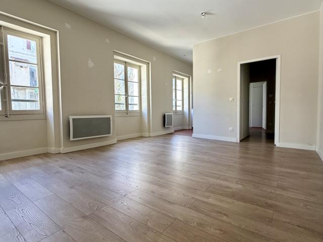Appartement 13006 Le bien en vidéo