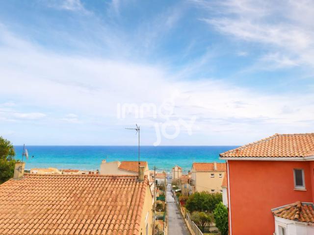 Appartement 130 m2 vue mer à 5 min à pieds de la plage Terrasse, cellier, garage