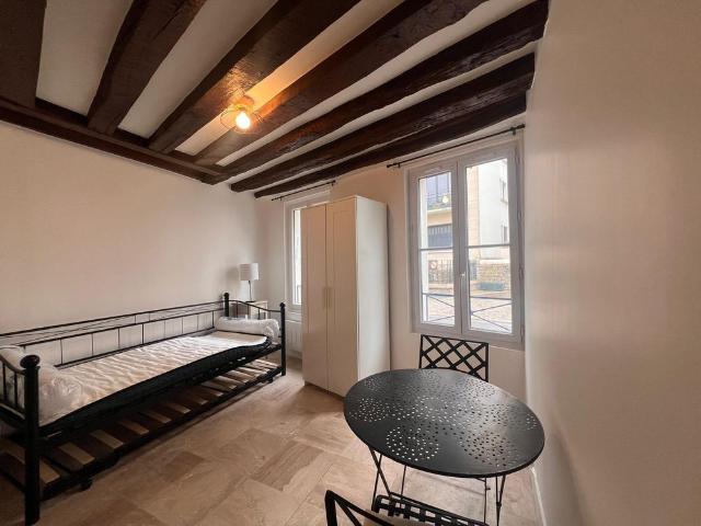 Appartement 16.41 m² 1 pièce Fontainebleau 77300