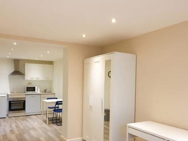 Appartement 1 ch à Ixelles, cuisine moderne, sdb douche