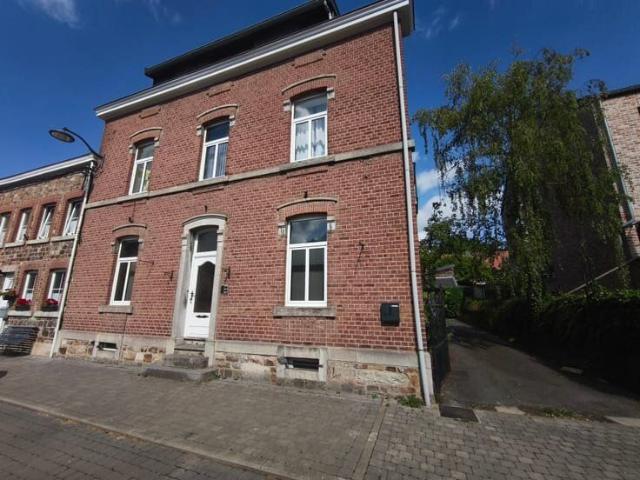 Appartement 1 ch. rénové avec terrasse au cœur de Polleur