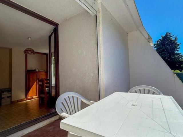 APPARTEMENT 1 CHAMBRE 1 CABINE avec TERRASSE et UNE PLACE DE STATIONNEMENT