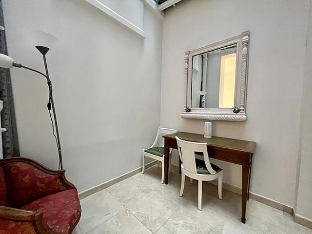 Appartement 1 chambre meublé avec concierge et local à vélos Champs Elysées Paris 8°