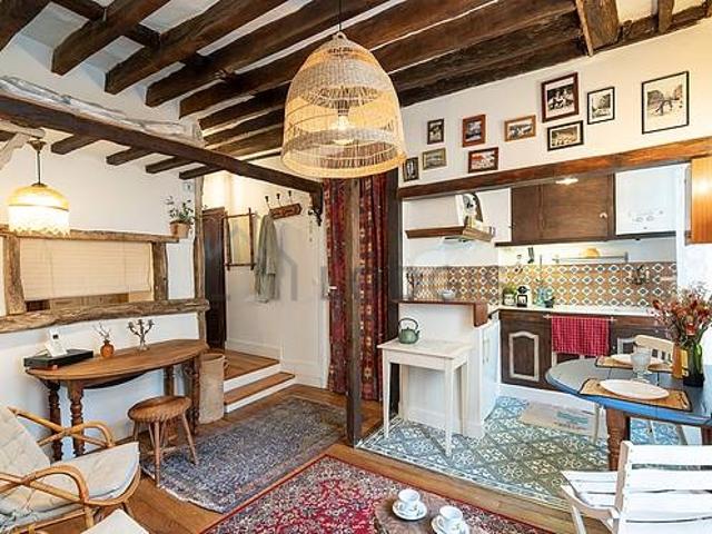 Appartement 1 chambre meublé avec cheminée Montmartre Paris 18°